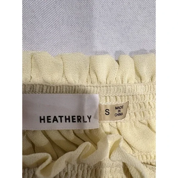 Heatherly Woman's Gale Yellow Smocked Cropped Blouse Short Sleeve Size Small - Picture 5 of 7